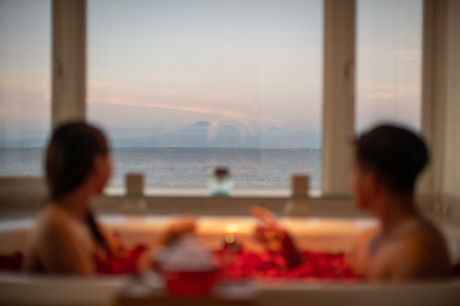 Spa on The Rocks (Bathtub & View)