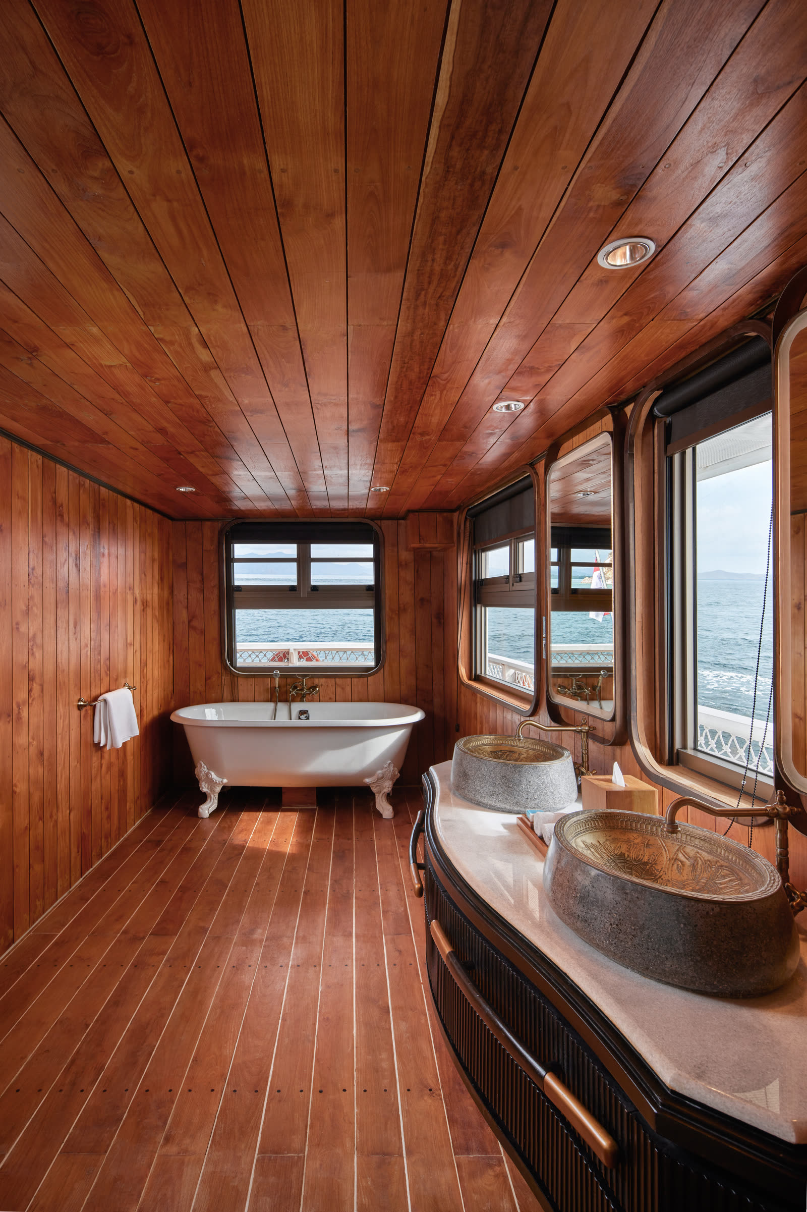 Lako Di'a — Master Suite Bathroom
