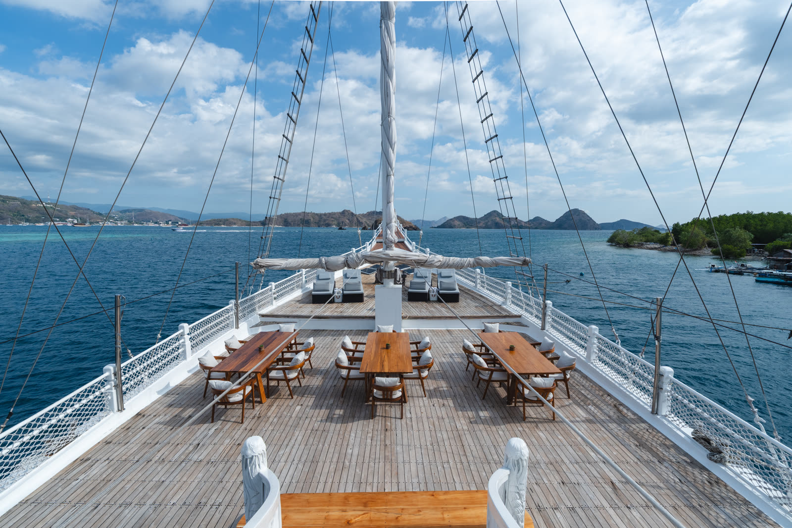 Lako Di'a — Middle Deck