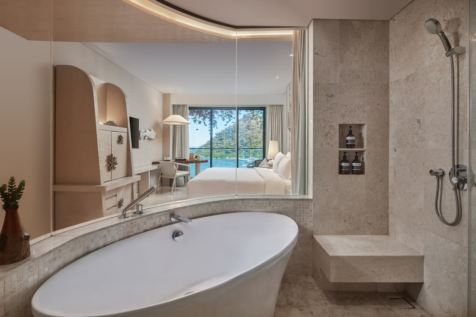 Deluxe Ocean View Room — Bathroom